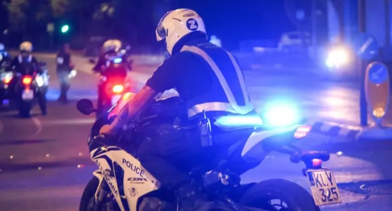 ΣΟΚ: Οδηγός επιτέθηκε σε αστυνομικό της Ομάδας Ζ και το έσκασε – Πυροβολισμοί και ανθρωποκυνηγητό!